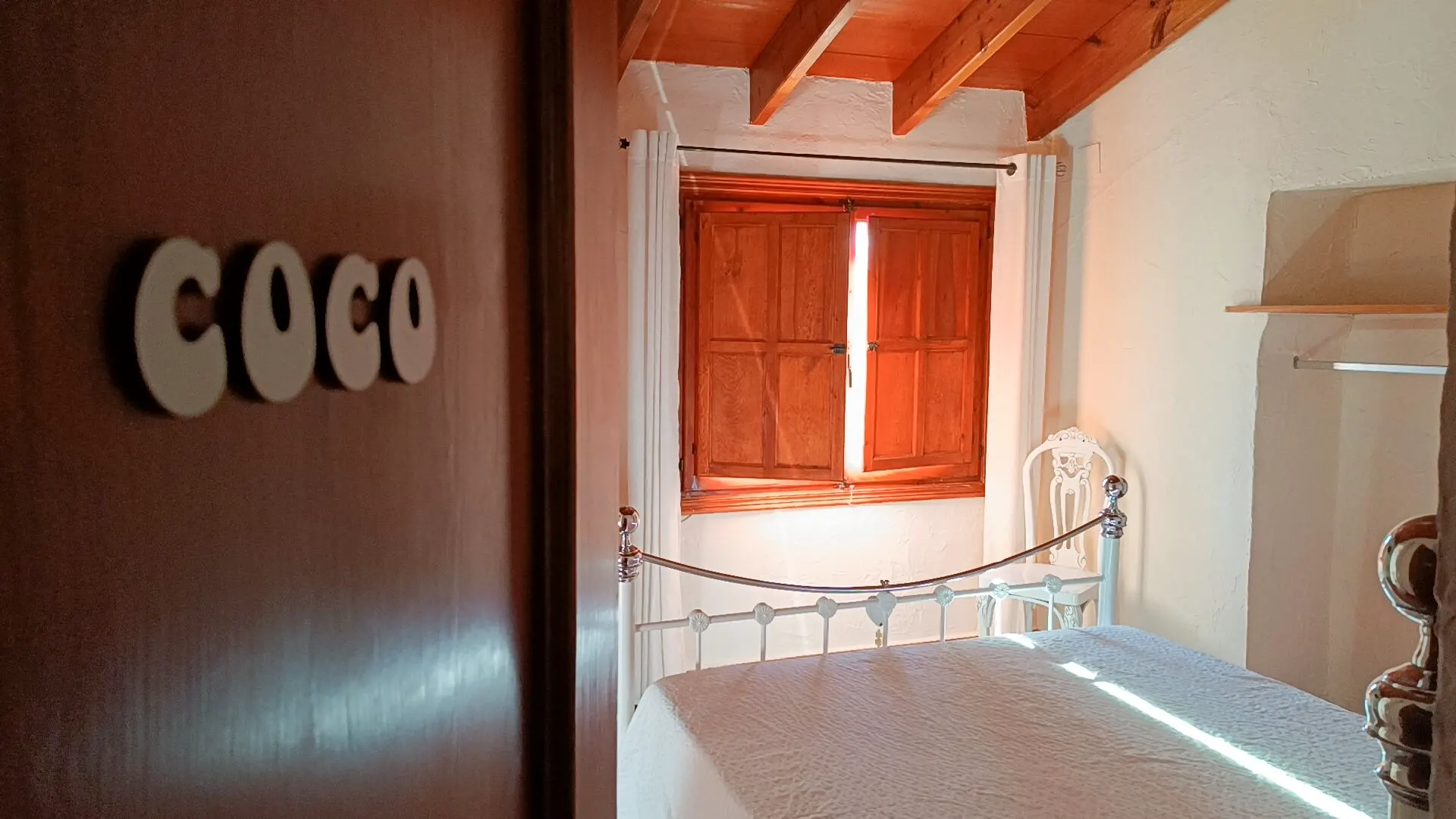 coco-carousel-4 Room Coco | Sunny Vista